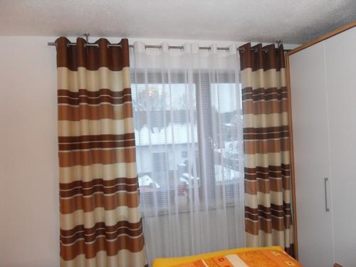 Сколько отступать от стены для карниза. Вешаем правильно карниз для штор