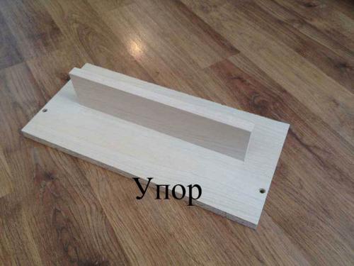 Как приклеить потолочный плинтус перед карнизом. Монтаж потолочного плинтуса.