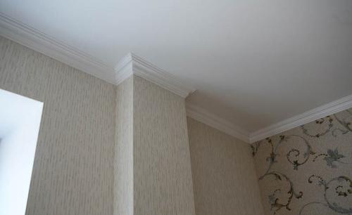 Как грамотно поклеить багеты на потолок. Как правильно клеить багет на потолок 14 Как грамотно поклеить багеты на потолок. Как правильно клеить багет на потолок 14