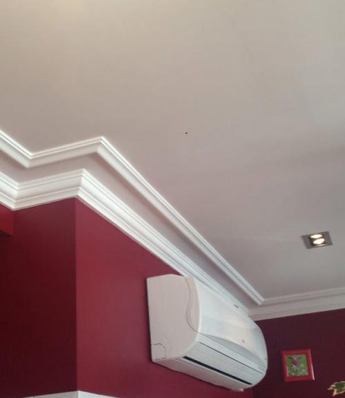 Чем клеить багеты из пенопласта. Как приклеить галтель если потолок натяжной?