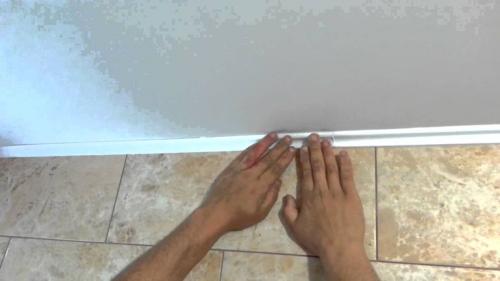 Как приклеить потолочный плинтус на различные поверхности. Как приклеить потолочный плинтус на окрашенные стены и потолок