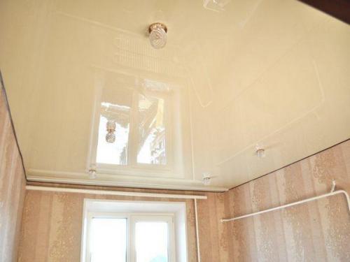 Натяжной потолок к оконной раме. 5 ошибок при монтаже натяжных потолков возле окон и дверных коробов