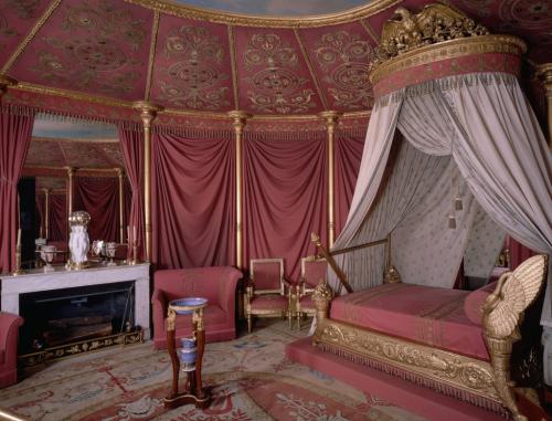 Полотно для натяжного потолка. История натяжных потолков