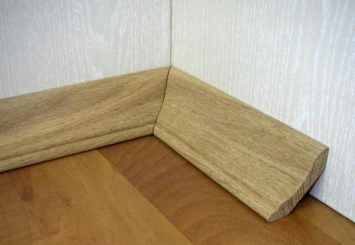 Чем приклеить пластиковый плинтус для потолка. Виды потолочных багетов 17 Чем приклеить пластиковый плинтус для потолка. Виды потолочных багетов 17