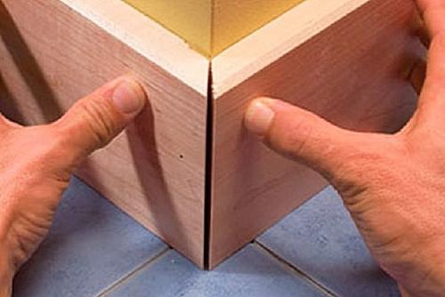 Установка плинтуса на пол своими руками. Монтаж пластикового плинтуса 07