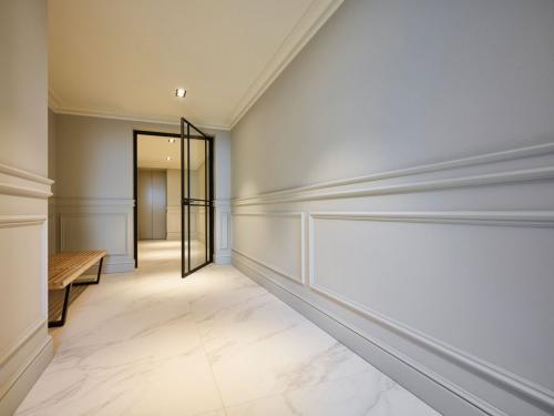 Как клеить молдинги на стену своими руками. Как приклеить молдинги на стену: нюансы в проведении работ 28 Как клеить молдинги на стену своими руками. Как приклеить молдинги на стену: нюансы в проведении работ 28