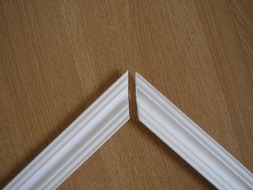 Потолочный плинтус углы. Монтаж потолочного плинтуса: как правильно сделать наружные и внутренние углы