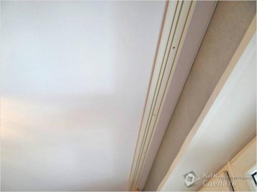 Как крепить карниз к гипсокартонному потолку. Инструкция по установке карниза к потолку 04