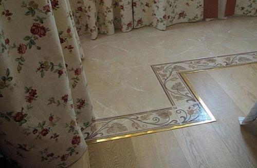 Как клеить молдинги на потолок. Как приклеить молдинг на потолок?