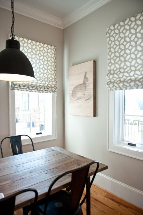 Как спрятать карниз за плинтус. Как закрыть карниз потолочным плинтусом: что понадобится для работы и как производится установка 06