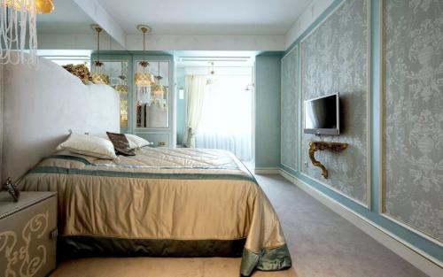 Использование молдингов на стенах и потолке в дизайне.. Молдинги на стенах