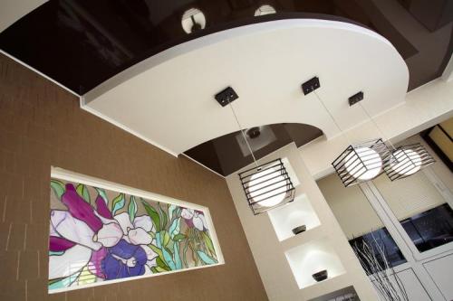 Современные натяжные потолки. Натяжные потолки: 85 красивых идей дизайна (фото)