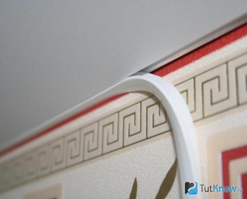 Потолочный плинтус или ПВХ вставка для натяжного потолка. Профили для монтажа натяжного потолка 32