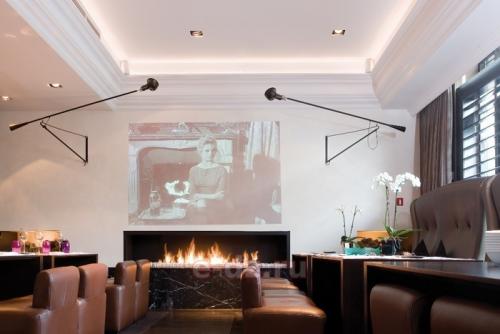 Какие плинтуса лучше для натяжных потолков.. Материал плинтусов для натяжных потолков 06