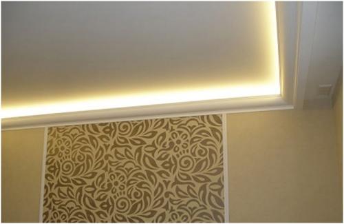Как установить потолочный плинтус с подсветкой. Подсветка потолка светодиодной лентой под плинтусом