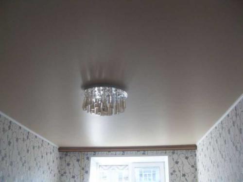 Как выбрать натяжной потолок в спальню. Натяжной потолок в спальне — преимуществ аи недостатки натяжных потолков. Нюансы установки. Выбор материала и цветов. Фото и видео-обзоры от профессионалов