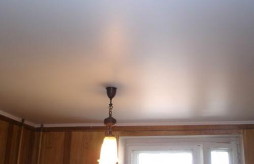 Натяжные потолки ПВХ или сатин. Из чего сделан сатиновый натяжной потолок и как он выглядит