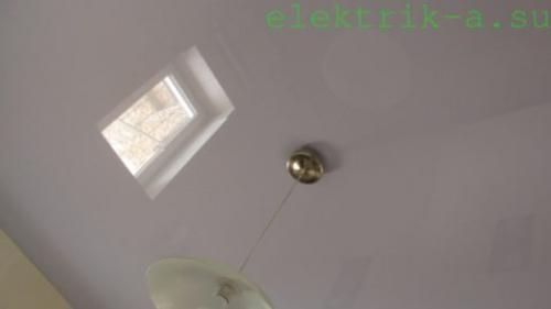 Освещение для натяжного потолка. Натяжные потолки и освещение: особенности монтажа светильников и подсветки
