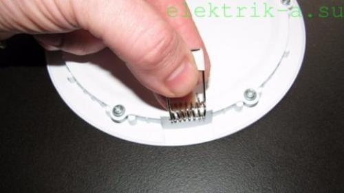 Освещение для натяжного потолка. Натяжные потолки и освещение: особенности монтажа светильников и подсветки