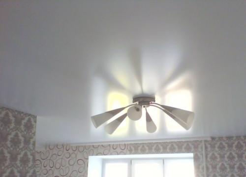 Виды натяжных потолков сатиновые. Особенности