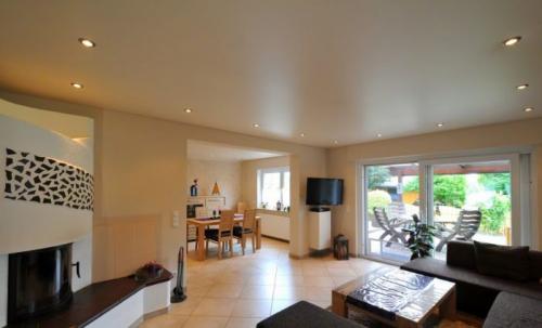 Чем отличается натяжной потолок от натяжного. Натяжная система