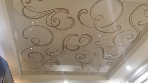 Натяжные потолки плюсы и минусы. Плюсы и минусы натяжных потолков