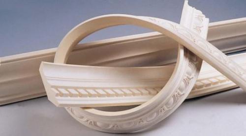 Гибкий плинтус для натяжного потолка, как крепить. Достоинства материала