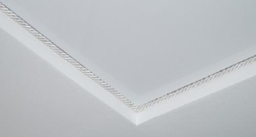 Вставка между натяжным потолком и стеной. Шнуры