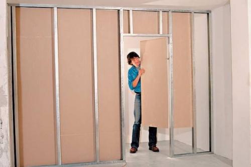 Установка натяжных потолков до или после обоев. Особенности очередности при ремонте стен и потолка