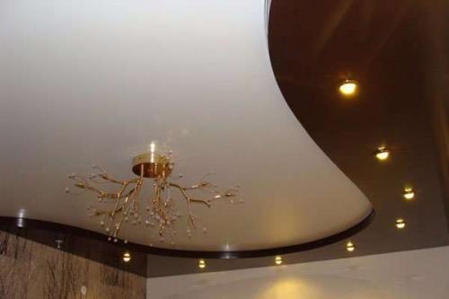 Установка натяжных потолков до или после обоев. Особенности очередности при ремонте стен и потолка