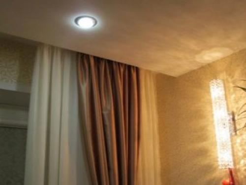 Как сделать крепление карниза к потолку. Как крепить карниз к бетонному потолку 08