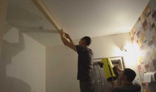 Как убрать складки на натяжном потолке. От каких ошибок монтажа появляются складки на натяжном потолке