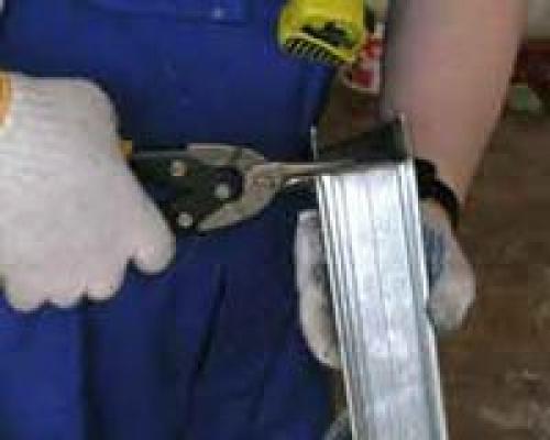 Как крепить профиль для гипсокартона. Этап 2 – крепление направляющего профиля