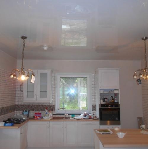 Установка натяжного потолка на кухне. Натяжной потолок на кухне: 105 вариантов дизайна в реальных фото