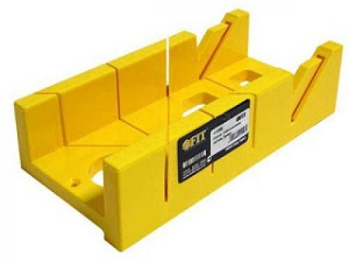 Стык стены и потолка без плинтуса. Монтаж потолочного плинтуса