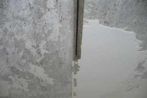 Детально расскажем об чем задекорировать швы на потолке. 5 идей маскировки дефектов шва потолочных плиток ПВХ 14