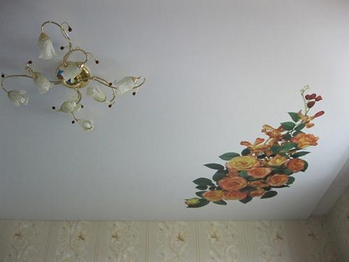 Ремонт натяжного потолка слив воды устранение пореза. Способы устранения порезов