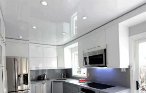 Какие лучше сделать потолки в квартире. Все варианты отделки потолка: советы, какой потолок лучше сделать в квартире или частном доме, сравнение плюсов и минусов покрытий 26 Какие лучше сделать потолки в квартире. Все варианты отделки потолка: советы, какой потолок лучше сделать в квартире или частном доме, сравнение плюсов и минусов покрытий 26