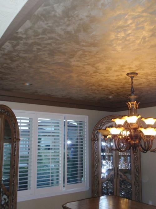 Какие лучше сделать потолки в квартире. Все варианты отделки потолка: советы, какой потолок лучше сделать в квартире или частном доме, сравнение плюсов и минусов покрытий