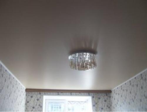 Какой потолок лучше матовый или глянцевый. Выбираем, какой натяжной потолок лучше глянцевый или матовый: виды, особенности, цены