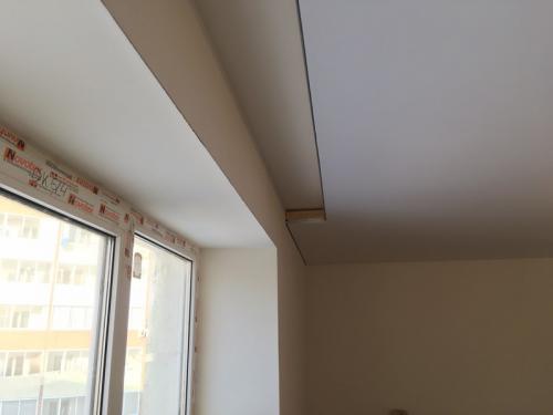 Как убрать щель между натяжным потолком и багетом. Чем красиво заделать щель между подвесным потолком и карнизом