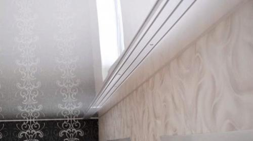 Как убрать щель между натяжным потолком и багетом. Чем красиво заделать щель между подвесным потолком и карнизом