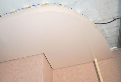 Как соединить два натяжных потолка между собой. Способы 12