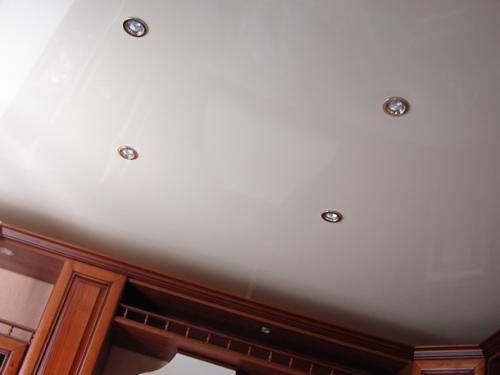 Как стыковать натяжной потолок между собой. В каких случаях требуется установка натяжного потолка со швом? 01