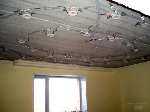 Натяжной потолок вырез под люстру. Как при монтаже сделать отверстия под светильники