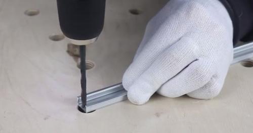 Монтаж светодиодной ленты на кухне. Крепление профиля