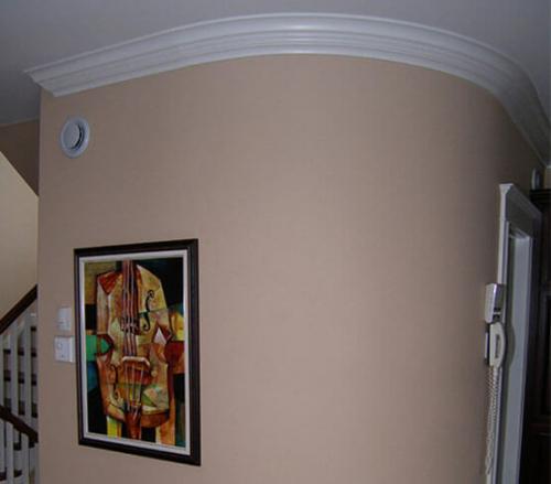 Как клеить галтели на натяжной потолок. Правила крепления галтелей на натяжной потолок 01