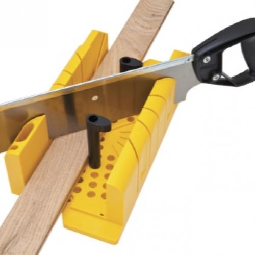 Как клеить галтели на натяжной потолок. Правила крепления галтелей на натяжной потолок 07