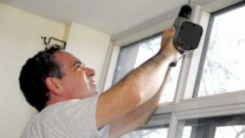 Как крепить потолочный карниз к бетонному потолку. Крепление к разным поверхностям