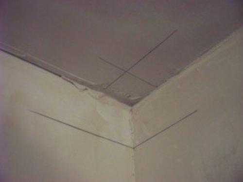 На что клеить багет на стену. Правила нарезки и стыковки